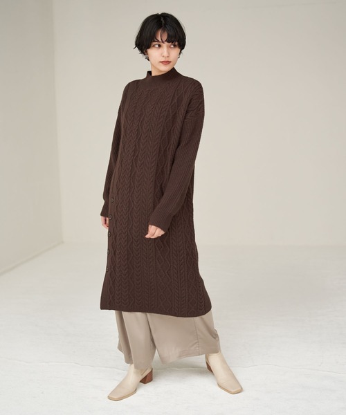 YECCA VECCA（イェッカヴェッカ）の「ボタン×ケーブル編みニットワンピース＊（ワンピース・レディース・ライトベージュ/ブラウン/ブルー系その他7・FREE）」の2枚目の写真