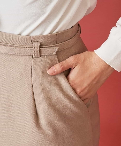 OFUON le MK(オフオンルエムケー)の「【洗える/抗菌/防臭】ベルト付きラップ風タイトスカート(スカート・レディース・チャコールグレー/ベージュ・40/38/36)」の18枚目の写真