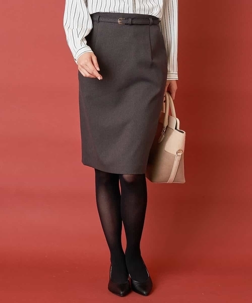 OFUON le MK(オフオンルエムケー)の「【洗える/抗菌/防臭】ベルト付きラップ風タイトスカート(スカート・レディース・チャコールグレー/ベージュ・40/38/36)」の8枚目の写真