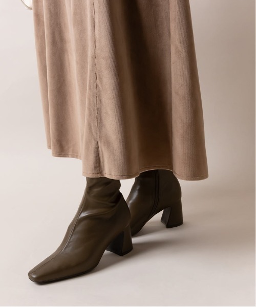 RANDA（ランダ）の「ストレスフリー/ストレッチ チャンキーヒールショートブーツ（ブーツ・レディース・ブラック/アイボリー/カーキ・LL/M/L/S）」の9枚目の写真