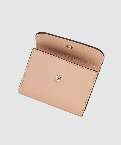 Chloe(クロエ)の「ALPHABET / グレイン&シャイニーカーフスキン トリフォールドウォレット MINI TRI FOLD(財布・レディース・ライトピンク・FREE)」の4枚目の写真