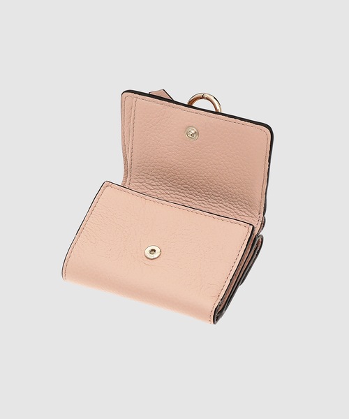 Chloe(クロエ)の「ALPHABET / グレイン&シャイニーカーフスキン トリフォールドウォレット MINI TRI FOLD(財布・レディース・ライトピンク・FREE)」の8枚目の写真