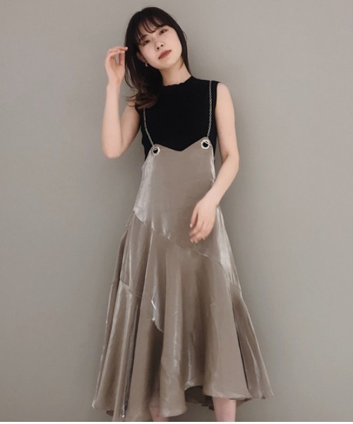 rienda（リエンダ）の「チェーンサスペンダーグロスフレアスカート（スカート・レディース・ブラック/カーキ/グレー・FREE）」の10枚目の写真