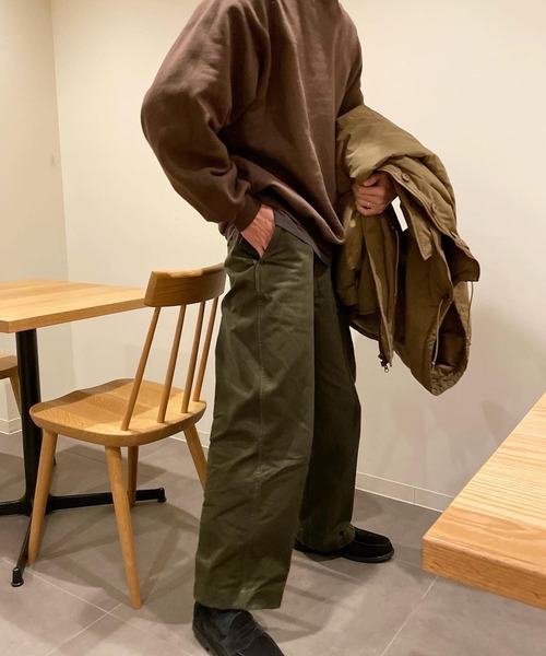 URBAN RESEARCH（アーバンリサーチ）の「T/C Color Sweat（スウェット・メンズ・ホワイト/ブラック/ダークブラウン/グレー系その他/グリーン系その他/グリーン/ピンク系その他/イエロー系その他/チャコールグレー・SMALL/MEDIUM/LARGE）」の18枚目の写真