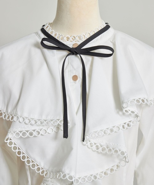 tocco closet（トッコ　クローゼット）の「リボン付きラッフルフリルブラウス（シャツ/ブラウス・レディース・オフホワイト/ブラック・M）」の16枚目の写真
