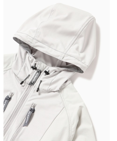 and wander(アンドワンダー)の「and wander/アンドワンダー trek jacket 2 トレックジャケット2 5742121043(ナイロンジャケット・レディース・オフホワイト・0)」の2枚目の写真