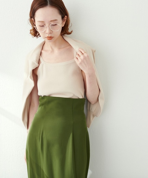 natural couture(ナチュラルクチュール)の「【WEB限定】組み合わせ次第でコーデの幅が広がる!深Vショート丈ニットアンサンブル(アンサンブル・レディース・アイボリー/ブラック/モカ/グリーン・FREE)」の2枚目の写真