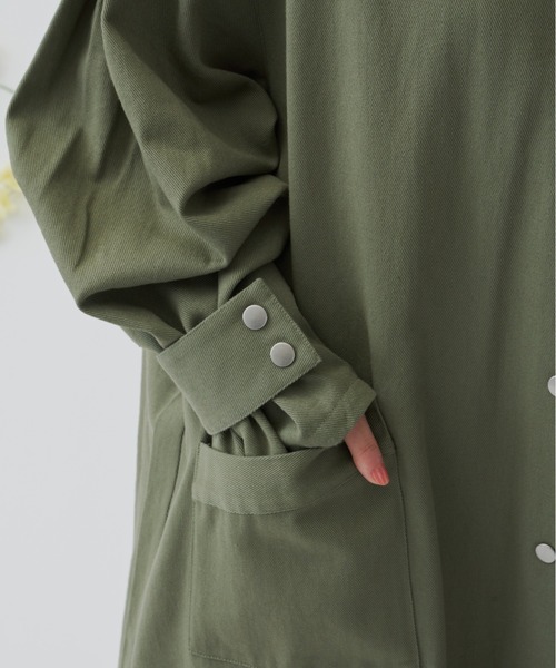 MERLOT（メルロー）の「ボリューム袖ステンカラーコート（ステンカラーコート・レディース・ナチュラル/チャコールグレー/カーキ・FREE）」の13枚目の写真