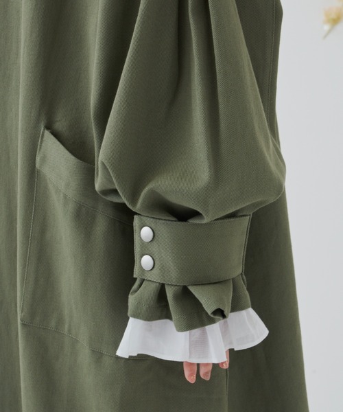 MERLOT（メルロー）の「ボリューム袖ステンカラーコート（ステンカラーコート・レディース・ナチュラル/チャコールグレー/カーキ・FREE）」の7枚目の写真