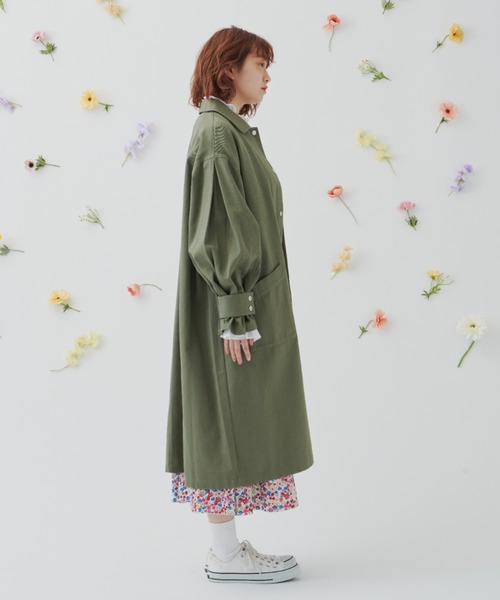 MERLOT（メルロー）の「ボリューム袖ステンカラーコート（ステンカラーコート・レディース・ナチュラル/チャコールグレー/カーキ・FREE）」の16枚目の写真