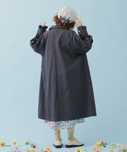 MERLOT（メルロー）の「ボリューム袖ステンカラーコート（ステンカラーコート・レディース・ナチュラル/チャコールグレー/カーキ・FREE）」の5枚目の写真