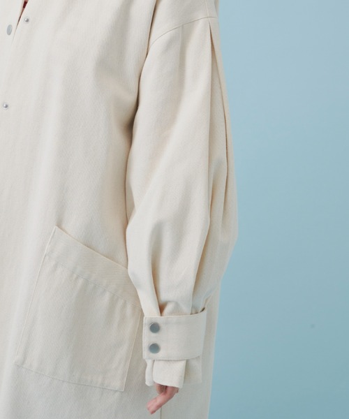MERLOT（メルロー）の「ボリューム袖ステンカラーコート（ステンカラーコート・レディース・ナチュラル/チャコールグレー/カーキ・FREE）」の12枚目の写真