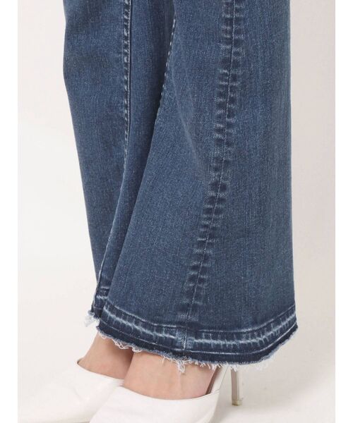 GYDA（ジェイダ）の「ハイウエスト SIDERIPPED SHAPELY LINEフレアデニムパンツ（デニムパンツ・レディース・ライトブルー/ブルー・SMALL/MEDIUM/X-SMALL）」の20枚目の写真