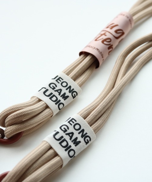 macaroni edge（マカロニエッジ）の「〈macaroni edge/マカロニエッジ〉トリプルロープのシリコンiPhoneケース  (iphone12/12pro/12mini/13/13pro/11/SE/14)（スマホケース/カバー・レディース・ブラック/ピンク/グレイッシュベージュ/ライトパープル/ブラウン/オフホワイト/ライトグレー/グリーン/ライトブルー/フューシャピンク/ライトイエロー/ミント・iPhone 12/12 Pro/iPhone 13 Pro/iPhone 13/iPhone 7/8/SE(第2/第3世代)/iPhone 11/iPhone 12 mini/iPhone 14）」の19枚目の写真