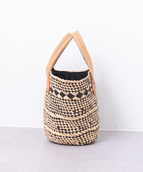 CIAOPANIC TYPY(チャオパニックティピー)の「▽編みカゴバッグ(かごバッグ・レディース・ブラック/ブラウン/オレンジ・ONE SIZE)」の4枚目の写真