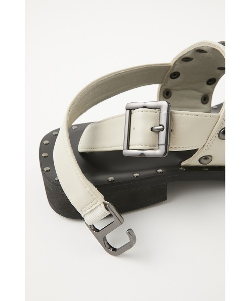 MOUSSY（マウジー）の「STUDS BELT サンダル（サンダル・レディース・ブラック/ホワイト・LARGE/SMALL/MEDIUM）」の4枚目の写真