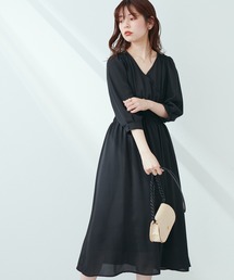 柔らかな美シルエットラインを生み出す カシュクール風落ち感ワンピース