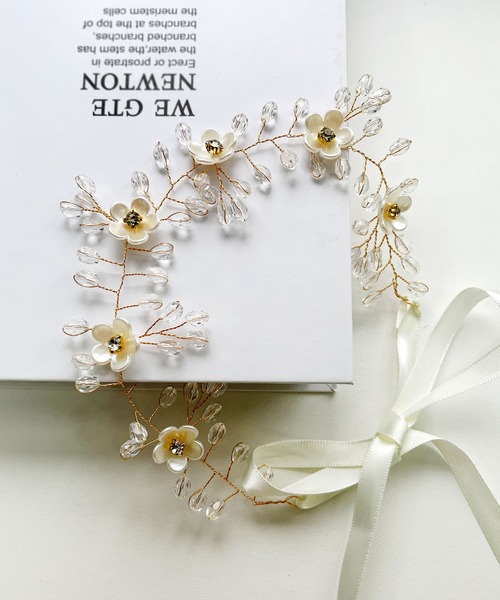 CEMONEMO（セモネモ）の「サクラ フラワー ヘッドドレス（ヘアバンド・レディース・ゴールド・FREE）」の3枚目の写真