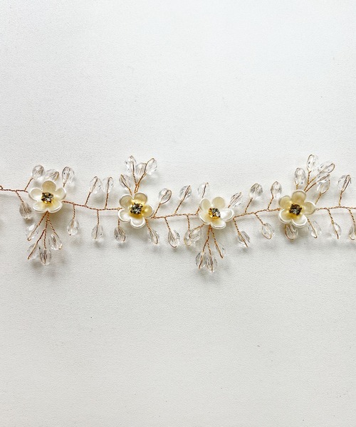 CEMONEMO（セモネモ）の「サクラ フラワー ヘッドドレス（ヘアバンド・レディース・ゴールド・FREE）」の2枚目の写真