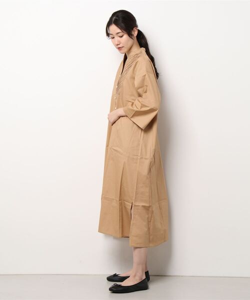 Grand PARK（グランドパーク）の「ピンタック入り　ワイドスリーブ前開きワンピース（シャツワンピース・レディース・カーキ/ベージュ/ネイビー/ホワイト・FREE）」の5枚目の写真