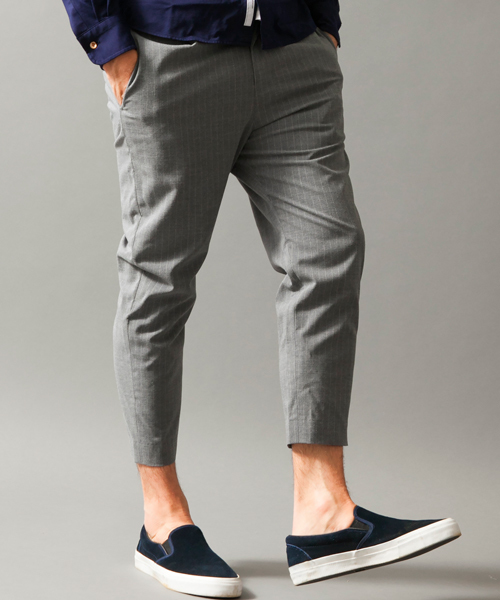 BEAUTY&YOUTH UNITED ARROWS（ビューティーアンドユースユナイテッドアローズ）の「【WEB限定】by ∴ ストライプ テーパード クロップド パンツ（スラックス・メンズ・グレー/ネイビー・SMALL/MEDIUM/LARGE）」の2枚目の写真