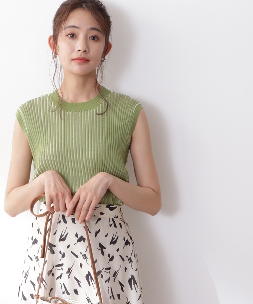 N.（N. Natural Beauty Basic）（エヌエヌナチュラルビューティーベーシック）の「◆配色リブノースリーブニット（ニット/セーター・レディース・ベージュ/レッド/グリーン・MEDIUM）」の2枚目の写真