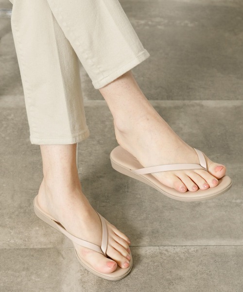 NICOLAS LAINAS(ニコラスライナス)の「NICOLAS LAINAS レザートングサンダル(サンダル・レディース・ブラック/ブラウン/ベージュ系その他・38/37)」の6枚目の写真