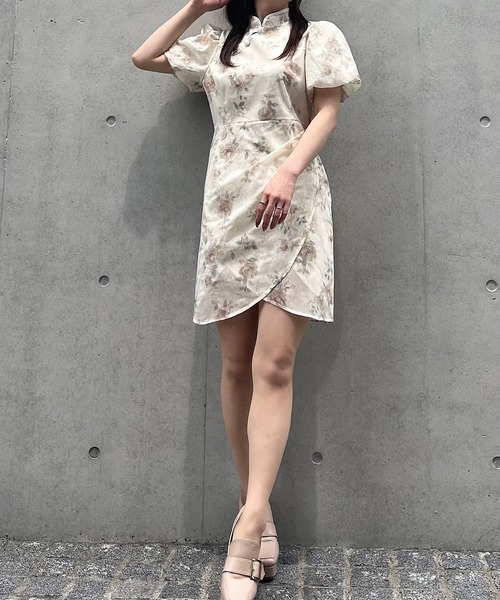 titty＆Co. PETIT by poyo（ティティーアンドコープティバイポヨ）の「【titty&Co.PETIT by POYO】フラワーカシュクールミニワンピース（ワンピース・レディース・アイボリー・SMALL/MEDIUM）」の4枚目の写真