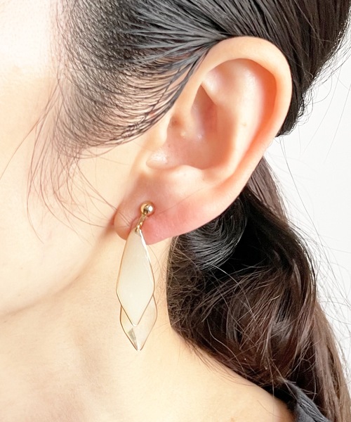 The Rule(ザルール)の「The Rule ザルール:Leaf double hook pierced earring:2連リーフ イヤリング(イヤリング・レディース・ホワイト/グレー/クリア/ブラウン・FREE)」の2枚目の写真