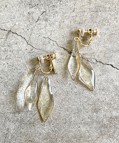 The Rule(ザルール)の「The Rule ザルール:Leaf double hook pierced earring:2連リーフ イヤリング(イヤリング・レディース・ホワイト/グレー/クリア/ブラウン・FREE)」の4枚目の写真