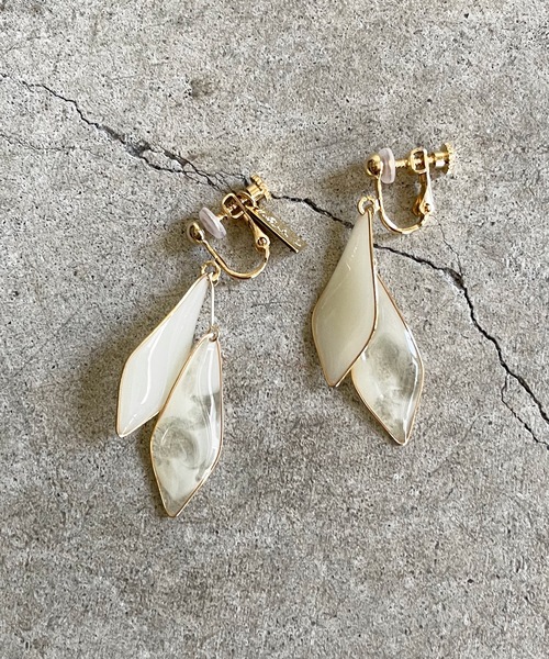 The Rule(ザルール)の「The Rule ザルール:Leaf double hook pierced earring:2連リーフ イヤリング(イヤリング・レディース・ホワイト/グレー/クリア/ブラウン・FREE)」の16枚目の写真