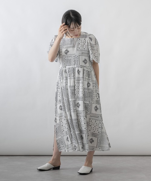 mebole（メボレ）の「ペイズリー柄フレアワンピース（ワンピース・レディース・ホワイト/ピンク・FREE）」の4枚目の写真