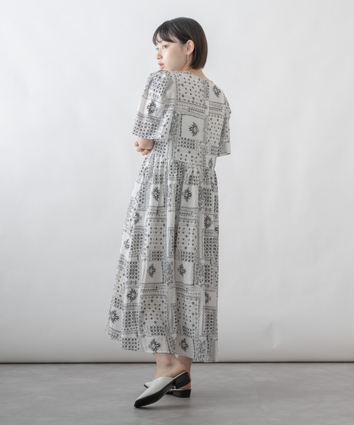 mebole（メボレ）の「ペイズリー柄フレアワンピース（ワンピース・レディース・ホワイト/ピンク・FREE）」の7枚目の写真