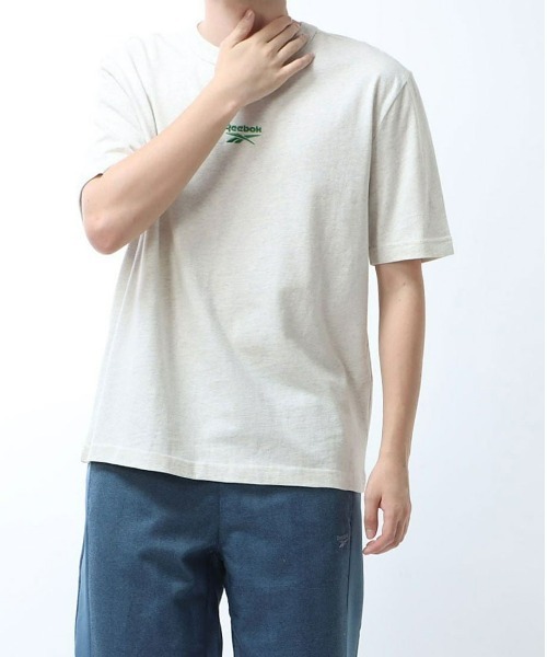 Reebok(リーボック)の「クラシックス スモール ベクター Tシャツ / Classics Small Vector T-Shirt(Tシャツ/カットソー・メンズ・グリーン/ホワイト/ブラック/ブルー/アイボリー/ネイビー/ブラック系その他/ブラウン・XXX-LARGE/XX-LARGE/X-SMALL/LARGE/SMALL/MEDIUM/X-LARGE)」の3枚目の写真