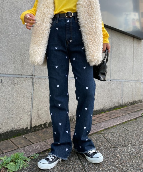 HELLO.SANFRANCISCO（ハローサンフランシスコ）の「【HELLO.SANFRANCISCO/ハローサンフランシスコ】総柄刺繍フレアデニム（デニムパンツ・レディース・ネイビー/ブルー・FREE）」の4枚目の写真