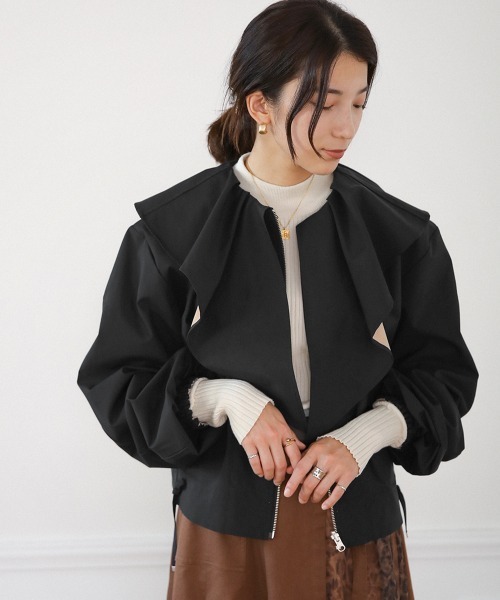 Bou Jeloud(ブージュルード)の「リバーシブルフリルカラーブルゾン(ブルゾン・レディース・ブラック/パープル・38)」の2枚目の写真