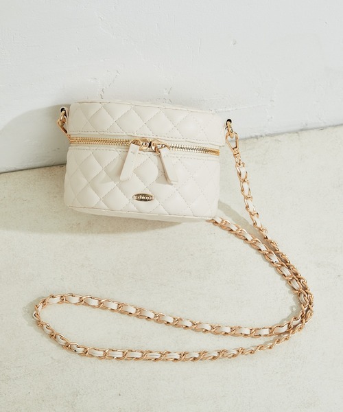 値下げ♡ノベルティ　ショルダーバッグ　チェーンバッグ　ホワイト　ノベルティギフト Chico（チコ）の「【新色追加】キルティングチェーンバニティーバック