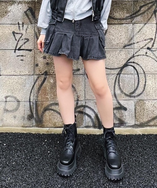 Figments(フィグメンツ)の「カーゴプリーツヘムデニムスカート(デニムスカート・レディース・ブラック・SMALL/MEDIUM)」の2枚目の写真