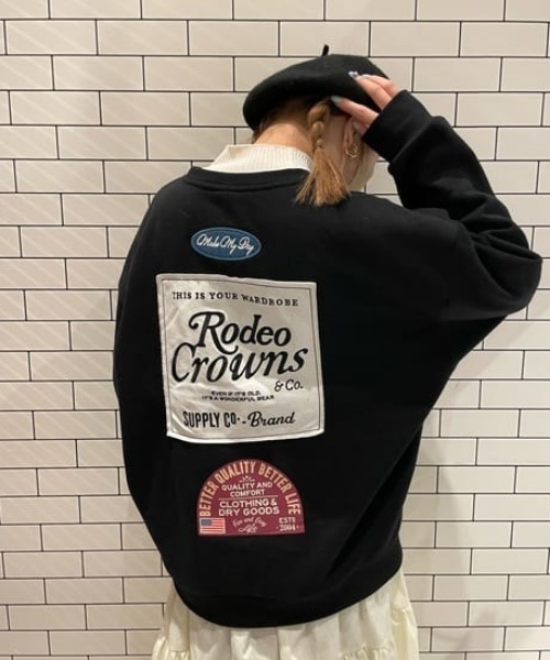 RODEO CROWNS WIDE BOWL（ロデオクラウンズワイドボウル）の「LOGO MANY PATCHESスウェット（スウェット・レディース・ピンク/グリーン/グレー×ホワイト/ブラック・FREE）」の2枚目の写真