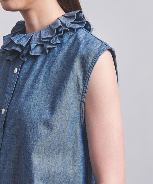 UNITED ARROWS(ユナイテッドアローズ)の「DENIM ラッフルクルーネック ノースリーブ ブラウス(シャツ/ブラウス・レディース・コバルトブルー・FREE)」の6枚目の写真