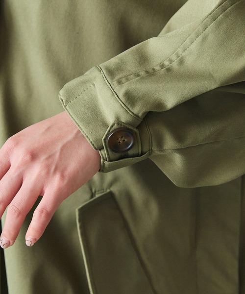 forksy.（フォルクシー）の「【forksy.】ボリュームスリーブショートトレンチコート（トレンチコート・レディース・ベージュ/ブラック/カーキ/ネイビー・FREE）」の12枚目の写真