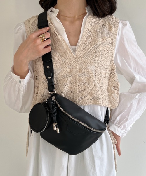 美品✨coach ボディーバッグ　ショルダーウエスト　チャーム付 COACH（コーチ） ボディバッグ ウエストポーチ シグネチャー