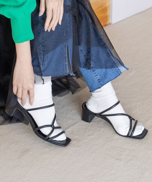 LOWRYS FARM（ローリーズファーム）の「ラインクロスヒールサンダル　190690（スリッポン・レディース・ブラック/オレンジ/グリーン/アイボリー・MEDIUM/LARGE）」の3枚目の写真