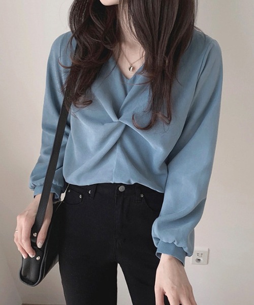 Amulet(アミュレット)の「Vネックツイストブラウス(シャツ/ブラウス・レディース・ブルー/ブラック・M/L/XL)」の8枚目の写真