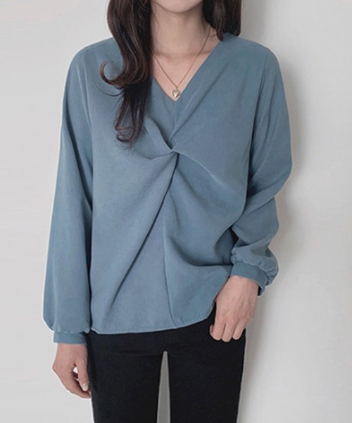 Amulet(アミュレット)の「Vネックツイストブラウス(シャツ/ブラウス・レディース・ブルー/ブラック・M/L/XL)」の5枚目の写真