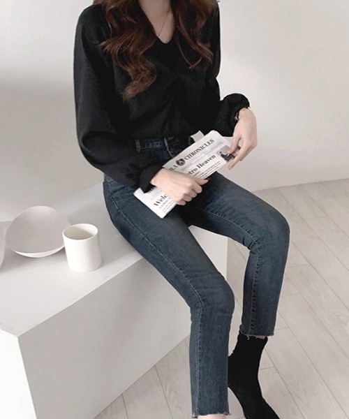 Amulet(アミュレット)の「Vネックツイストブラウス(シャツ/ブラウス・レディース・ブルー/ブラック・M/L/XL)」の6枚目の写真