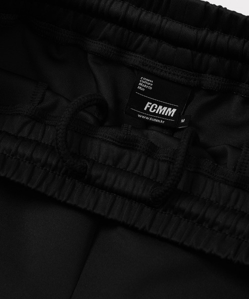 FCMM(エフシーエムエム)の「CLUB TEAM WOMEN'S TRACK SHORTS/クラブチームウーメントラックショーツ(その他パンツ・レディース・ネイビー/ホワイト/ブラック・MEDIUM)」の8枚目の写真