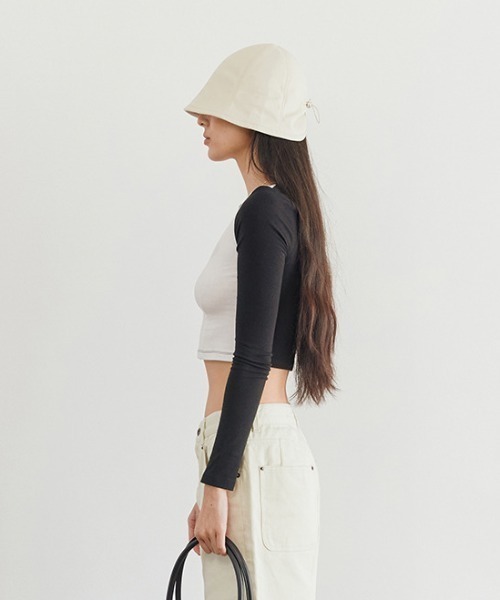 MSCHF（ミスチーフ）の「MISCHIEF/ミスチーフ/FRONT DARTED SLEEVE TOP（Tシャツ/カットソー・レディース・ホワイト・M/S）」の4枚目の写真