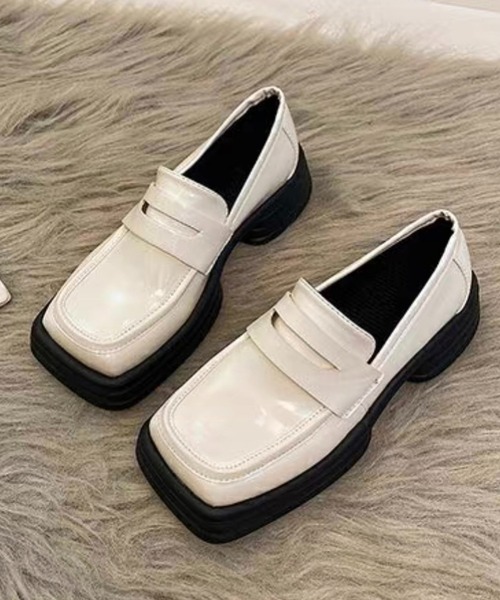 Chick（チック）の「スクエアトゥチャンキーソールローファー（ローファー・レディース・ホワイト/ブラック・36/38/40）」の4枚目の写真