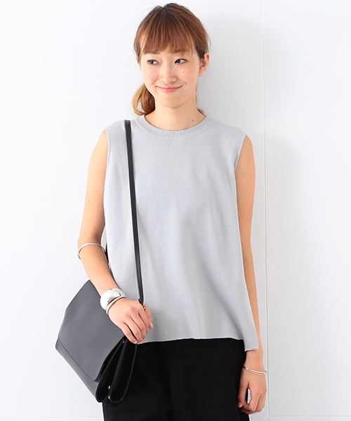 Ray BEAMS（レイビームス）の「Ray BEAMS / サイド タック ノースリーブ プルオーバー（ニット/セーター・レディース・オフホワイト/ライトグレー/ネイビー・ONE SIZE）」の2枚目の写真